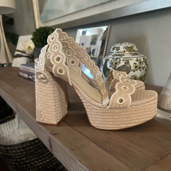 Larroude Dolly Sandal in natural rafia Size 7.5 - Picture 2 of 4